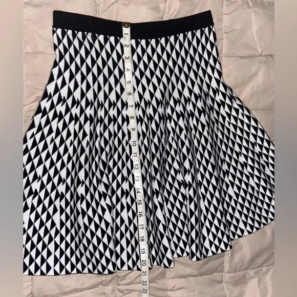 A-line fit & flare Skater Skirt.Retro Black/White Geometric design.Stretch knit. - Picture 5 of 9